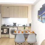 C-premium Apts 100m From And Centre *