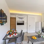 C-premium Apts 100m From And Centre