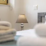 C-premium Apts 100m From And Centre *