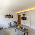 C-premium Apts 100m From And Centre Apartmán