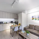 C-premium Apts 100m From And Centre * Larnaca