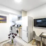 Διαμέρισμα C-premium Apts 100m From And Centre