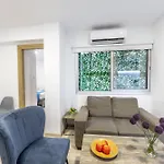 C-premium Apts 100m From And Centre *