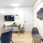 C-premium Apts 100m From And Centre Apartmán