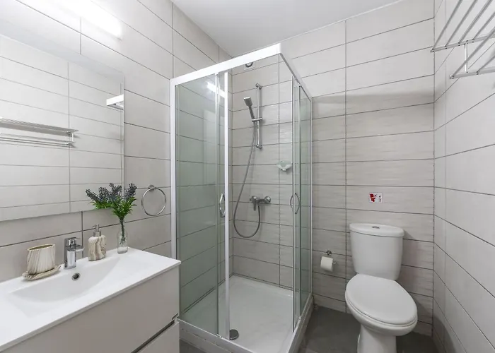 C-premium Apts 100m From And Centre Daire *