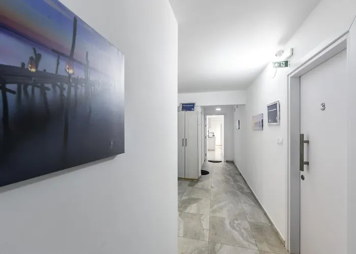 C-premium Apts 100m From And Centre Daire Larnaca