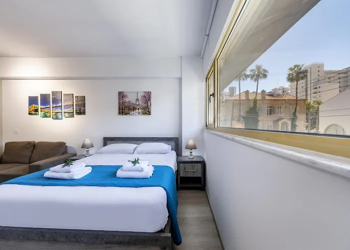 C-premium Apts 100m From And Centre Daire *