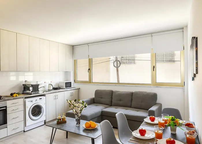 C-premium Apts 100m From And Centre Larnaca