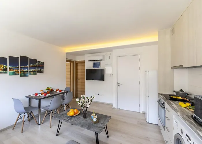 C-premium Apts 100m From And Centre Larnaca