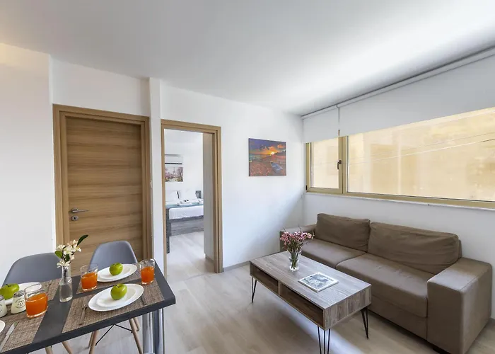 C-premium Apts 100m From And Centre *