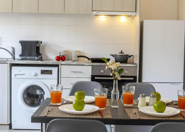 C-premium Apts 100m From And Centre * Larnaca