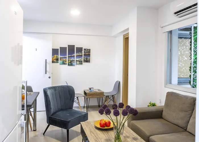 C-premium Apts 100m From And Centre Daire Larnaca