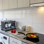 C-premium Apts 100m From And Centre Apartament