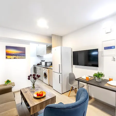 Апартаменти C-premium Apts 100m From And Centre *