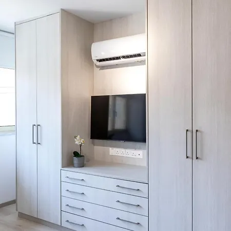 C-premium Apts 100m From And Centre Ларнака