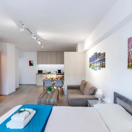 C-premium Apts 100m From And Centre Апартаменти