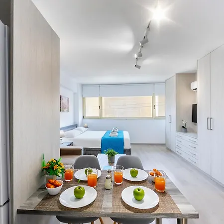 C-premium Apts 100m From And Centre Апартаменти *