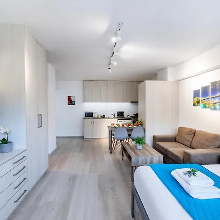 Апартаменти C-premium Apts 100m From And Centre *