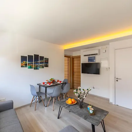 C-premium Apts 100m From And Centre Апартаменти *