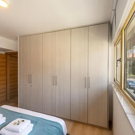 C-premium Apts 100m From And Centre Апартаменти Ларнака
