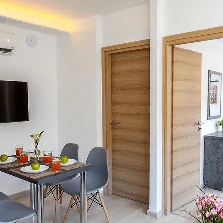 Апартаменти C-premium Apts 100m From And Centre *
