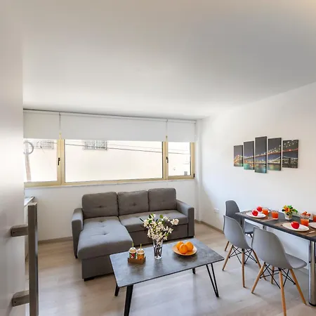 C-premium Apts 100m From And Centre Апартаменти