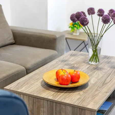 Апартаменти C-premium Apts 100m From And Centre