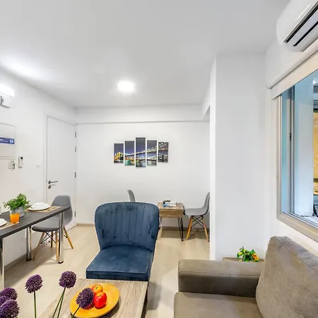 C-premium Apts 100m From And Centre Апартаменти *