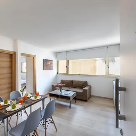 C-premium Apts 100m From And Centre Апартаменти Ларнака