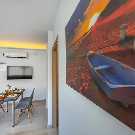 C-premium Apts 100m From And Centre Апартаменти *