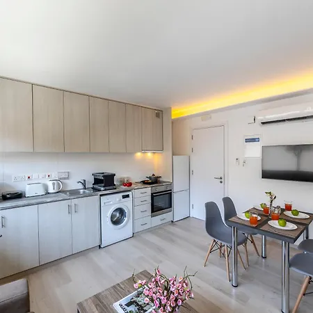 C-premium Apts 100m From And Centre *