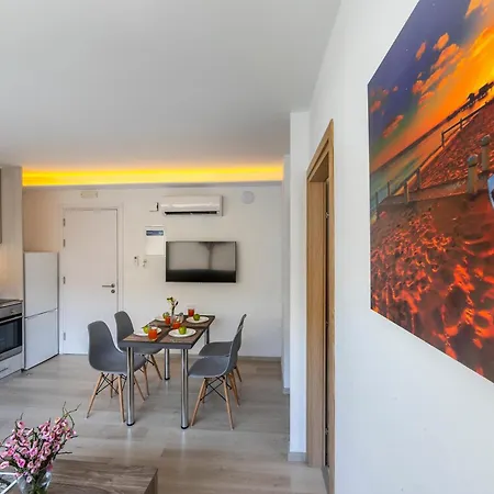 C-premium Apts 100m From And Centre Апартаменти *