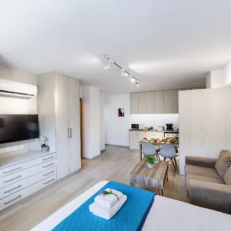 C-premium Apts 100m From And Centre Апартаменти *