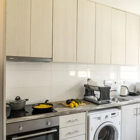 C-premium Apts 100m From And Centre Апартаменты Ларнака