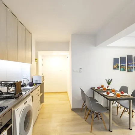 C-premium Apts 100m From And Centre * Larnaka