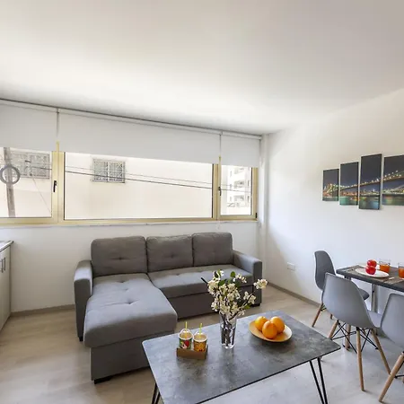 C-premium Apts 100m From And Centre