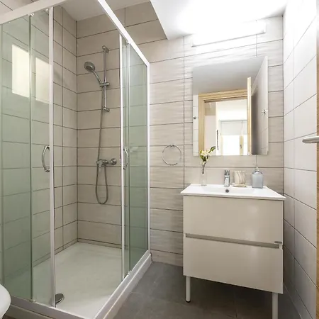 C-premium Apts 100m From And Centre Διαμέρισμα