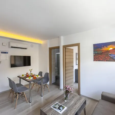 C-premium Apts 100m From And Centre Διαμέρισμα
