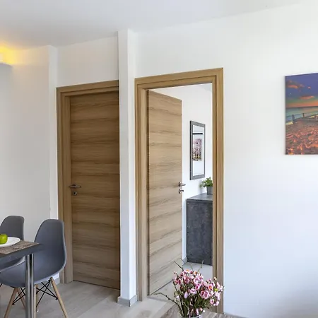 Apartment C-premium Apts 100m From And Centre Larnaka