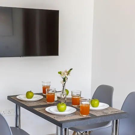C-premium Apts 100m From And Centre Διαμέρισμα *