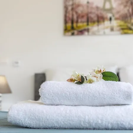 C-premium Apts 100m From And Centre Larnaka