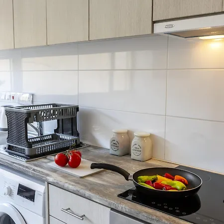 C-premium Apts 100m From And Centre Apartment