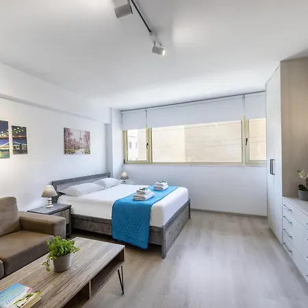 C-premium Apts 100m From And Centre Διαμέρισμα