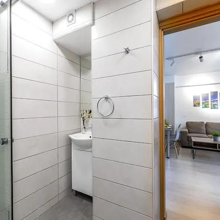 Апартаменты C-premium Apts 100m From And Centre Ларнака