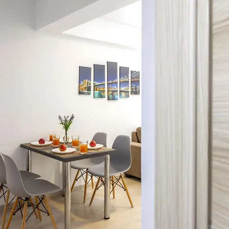 C-premium Apts 100m From And Centre