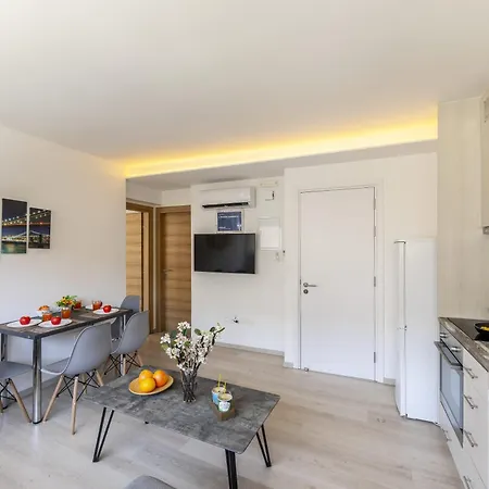 C-premium Apts 100m From And Centre Larnaka