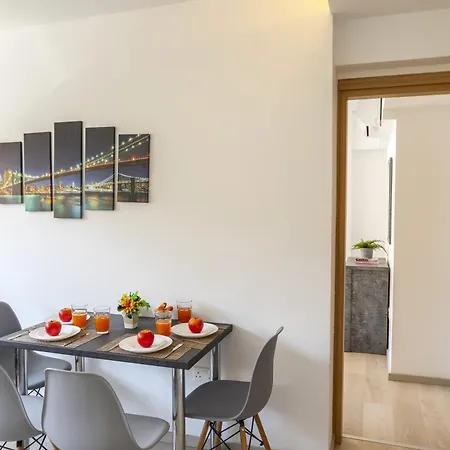 Апартаменты C-premium Apts 100m From And Centre