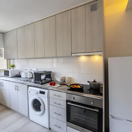 C-premium Apts 100m From And Centre Апартаменты Ларнака