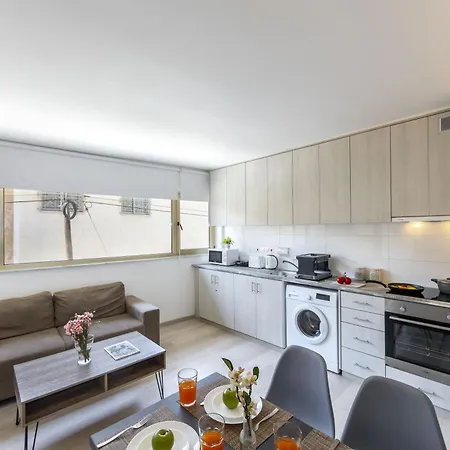 C-premium Apts 100m From And Centre Larnaka