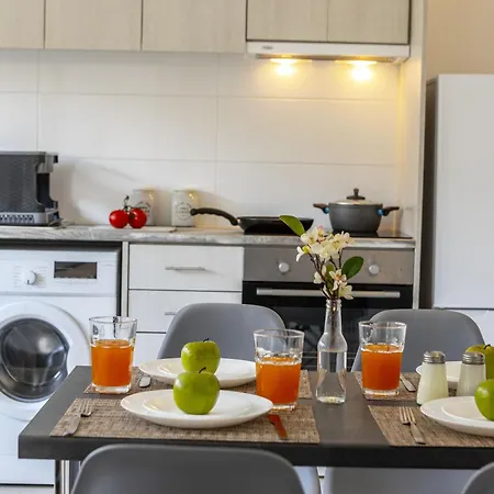 C-premium Apts 100m From And Centre * Larnaca